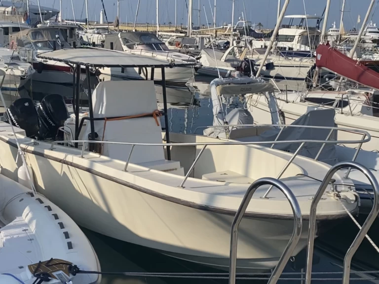 Hire a Mako Marine Mako 261 Imperia