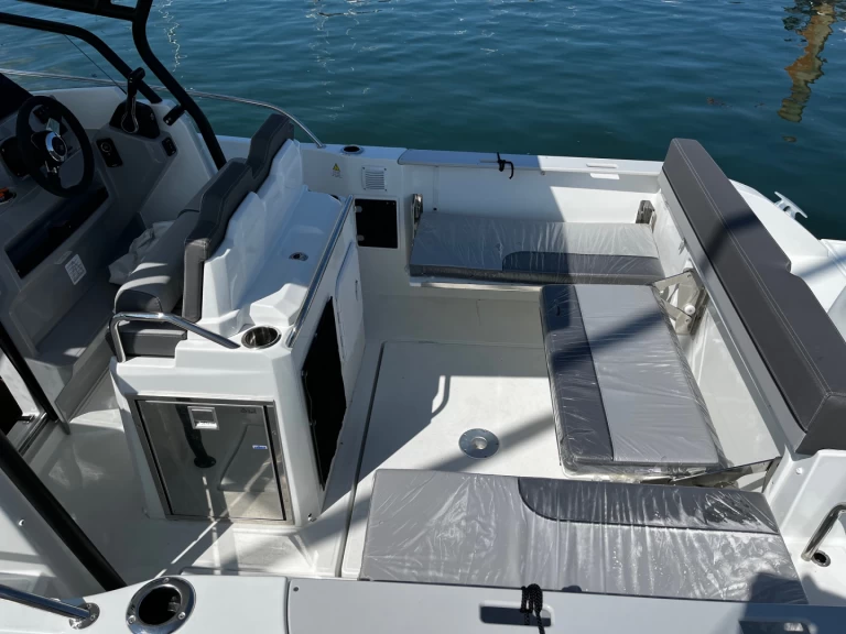 Hire a Jeanneau Cap Camarat 7.5 WA Port la Forêt