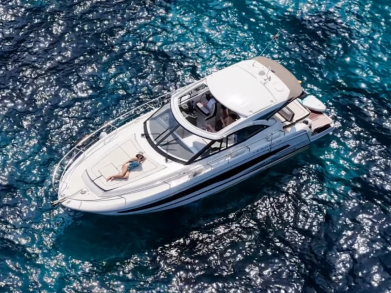 Motorboat hire in Naples - Jeanneau Leader 36