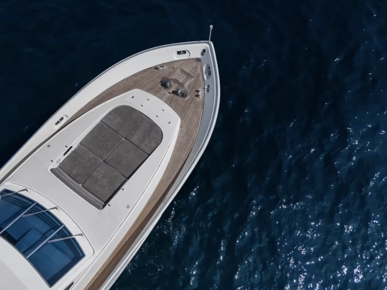 Luxury Yacht to hire Golfe-Juan at the best price