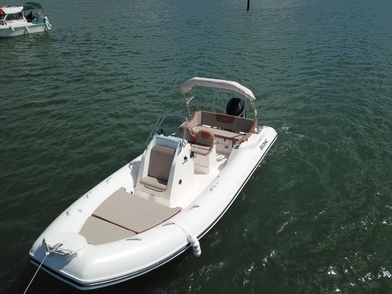 Zodiac Medline 6.8 charter bareboat or skippered in  Arcachon