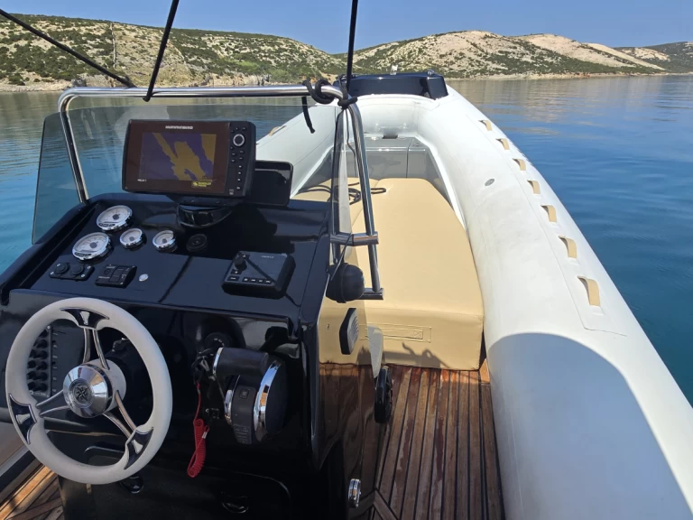Hire RIB WBI with a boat licence