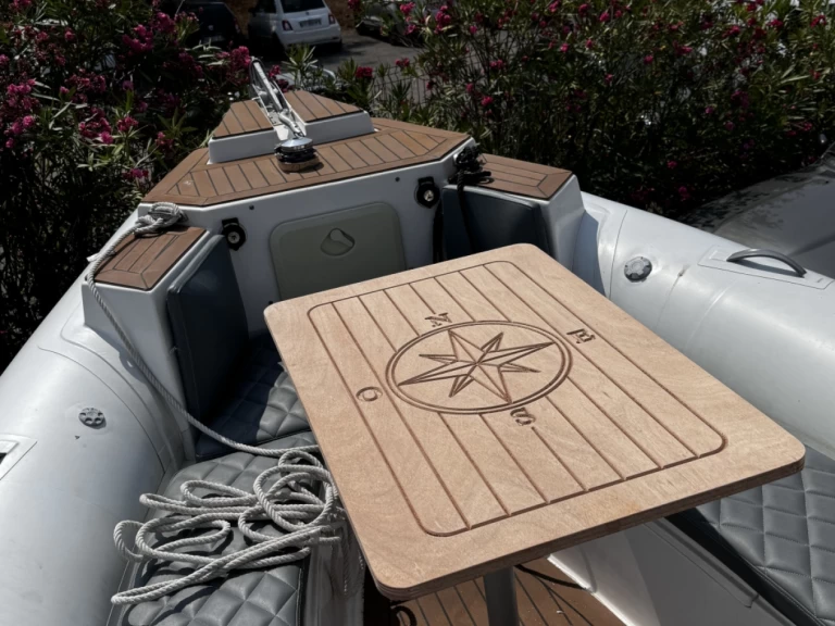 Yacht hire Le Cap d'Agde cheap Navis 33 