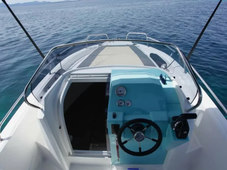 Hire Motorboat Marine Time with a boat licence