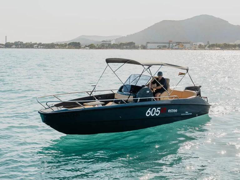 Charter a Oceanmaster 605 in Port d'Alcudia on Samboat