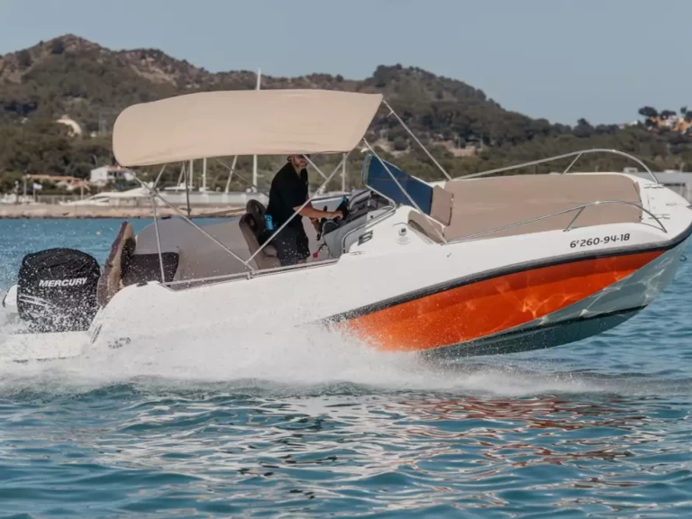 Hire Motorboat V2 with a boat licence