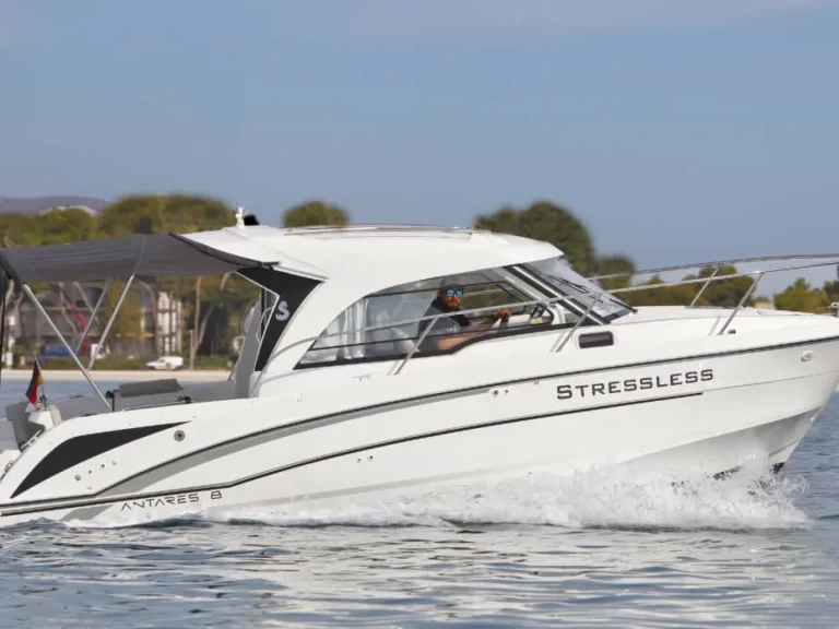 Hire Motorboat Bénéteau with a boat licence