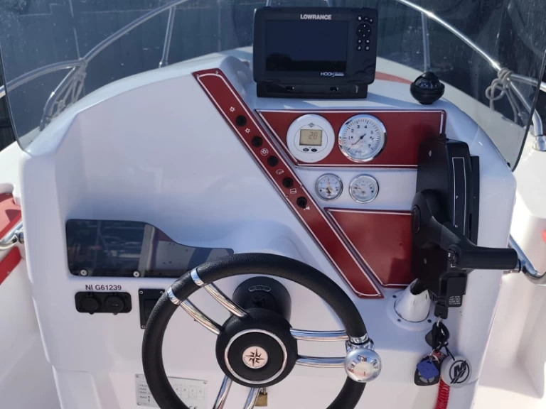 Hire Motorboat Blumax with a boat licence