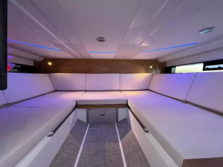 Yacht charter Port d'Alcudia - De Antonio 36 on SamBoat