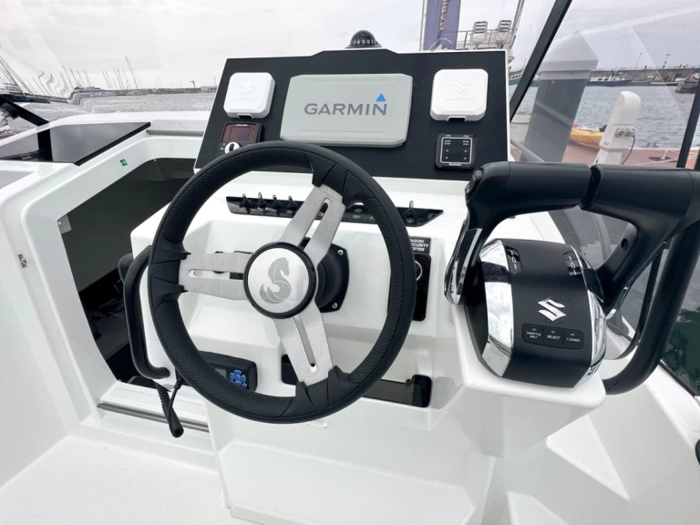 Hire Motorboat Bénéteau with a boat licence