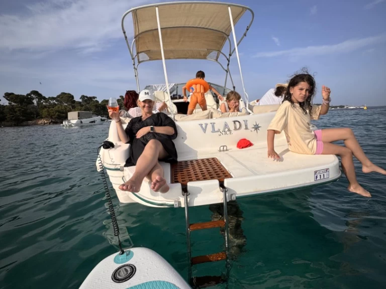 Hire a Jeanneau Cap Camarat 705 Villeneuve-Loubet