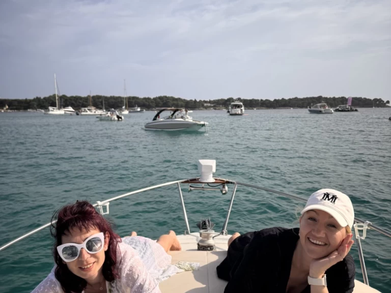 Motorboat hire in Villeneuve-Loubet - Jeanneau Cap Camarat 705