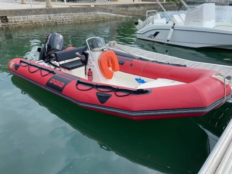 Hire a Zodiac Pro 12 Man Bénodet