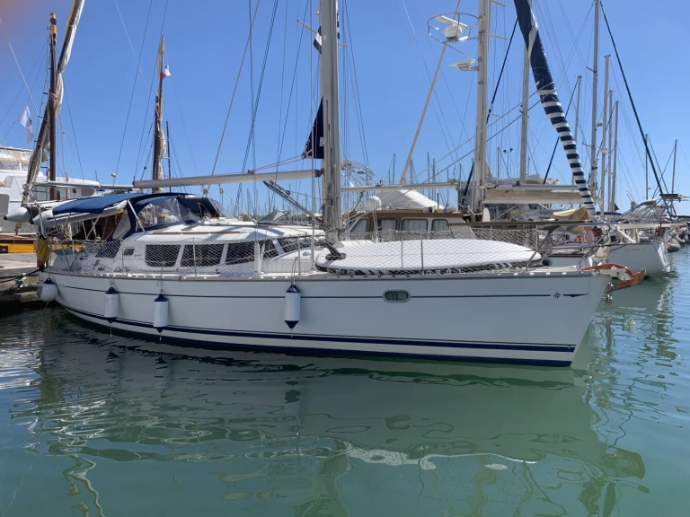 Hire a Jeanneau Sun Odyssey 40 DS Le Cap d'Agde