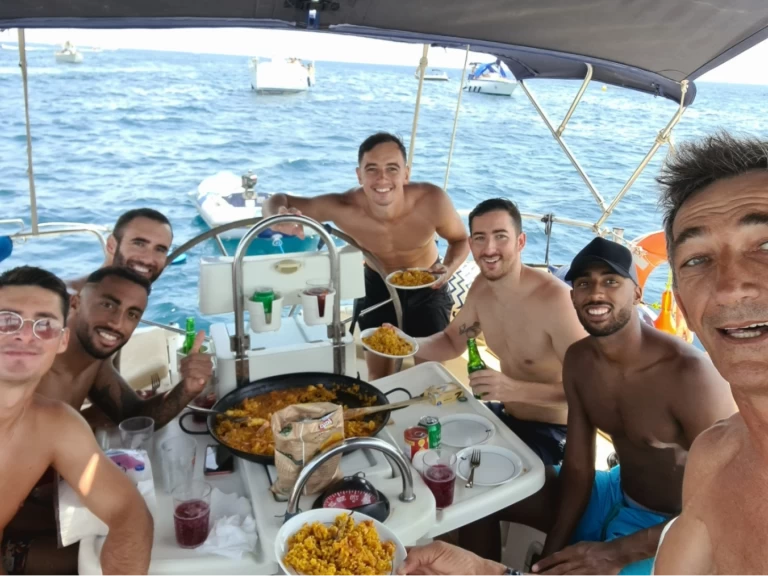 Bénéteau Oceanis Mooging 445 charter bareboat or skippered in  Torrevieja