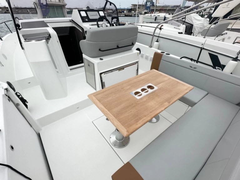 Charter a Bénéteau Flyer 9 SPACEdeck in Barcelona on Samboat