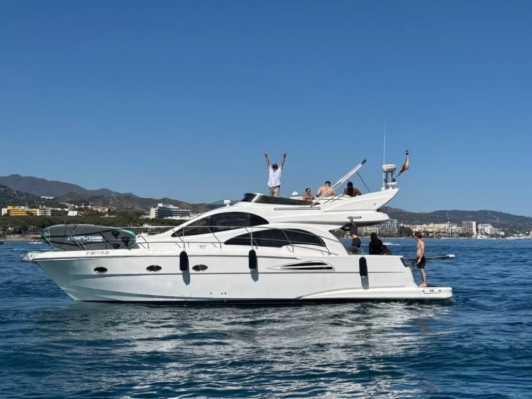 Yacht hire Puerto Banús cheap Astondoa 44 Fly