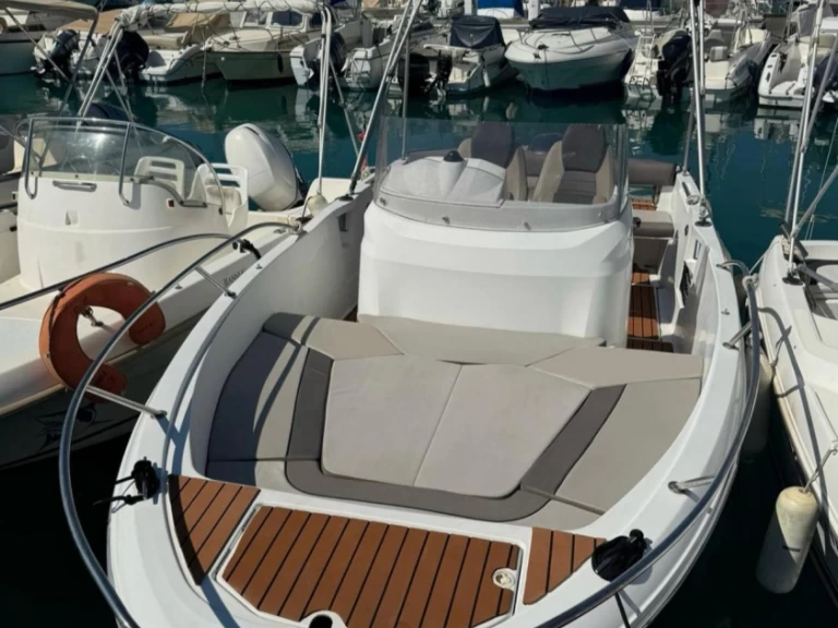 Hire Motorboat with or without skipper Jeanneau Golfe-Juan