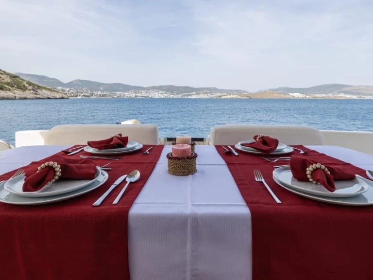 Charter a Azimut-55 2015 in Bodrum harbour on Samboat