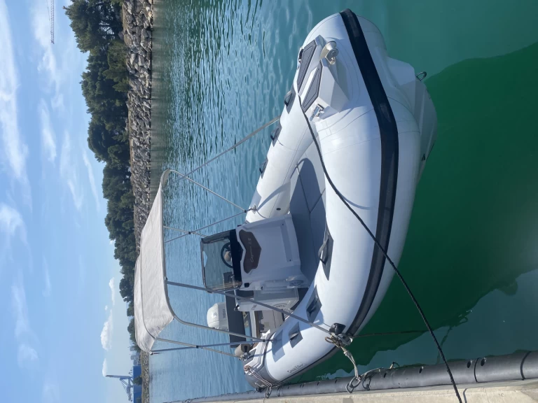 Charter a Ranieri Cayman 21 Sport in Marseille on Samboat