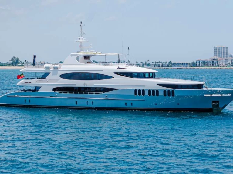 Luxury Yacht hire in Bahamas - Trinity TCB