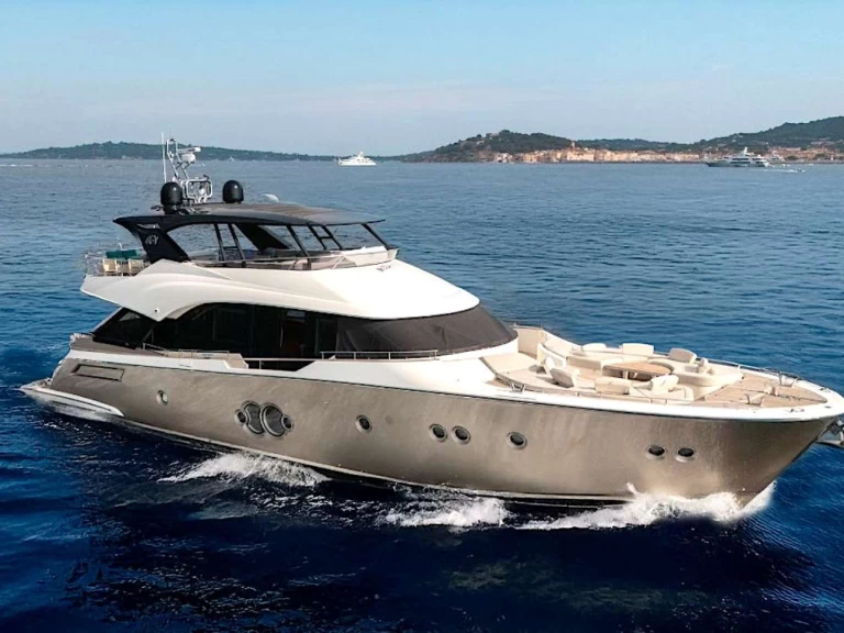 Luxury Yacht hire in Athens - MonteCarloYachts NAYLA