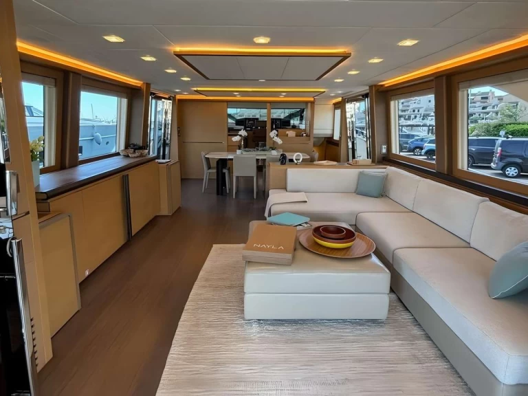 Hire Luxury Yacht MonteCarloYachts with a boat licence
