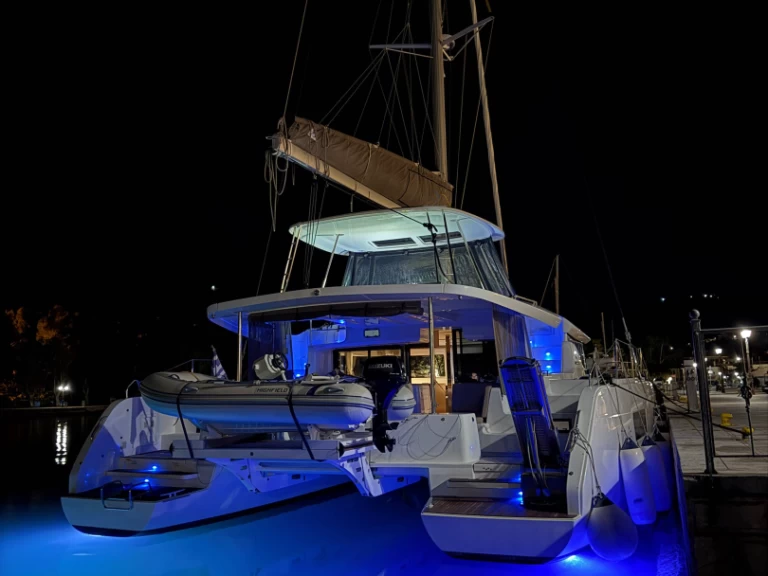 Charter a Lagoon Lagoon 46 in Paros (Island) on Samboat