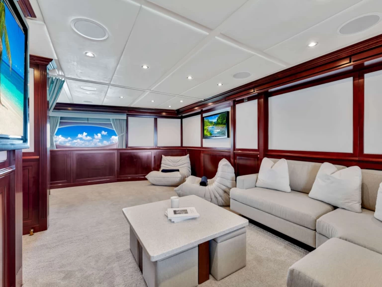Luxury Yacht to hire Miami at the best price