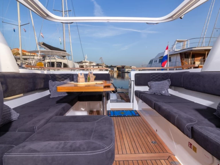 Charter a Marex Marex 360 CC in Šibenik on Samboat