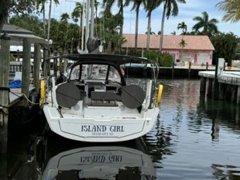 Charter a Dufour Dufour 37 in Marsh Harbour on Samboat
