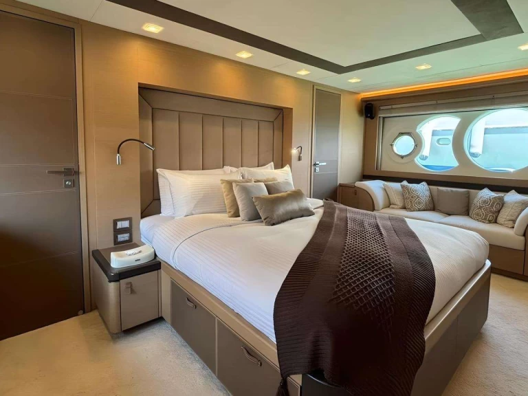 Hire Luxury Yacht MonteCarloYachts with a boat licence