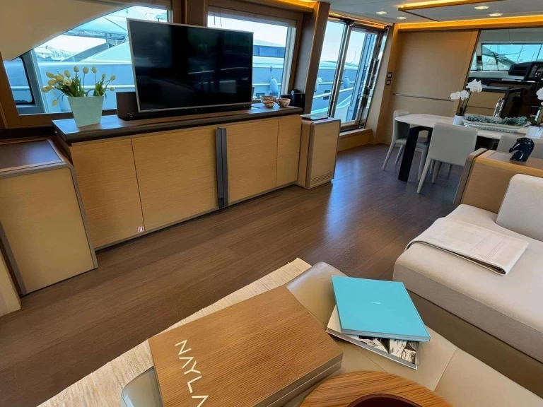 Luxury Yacht hire in Greece - MonteCarloYachts NAYLA