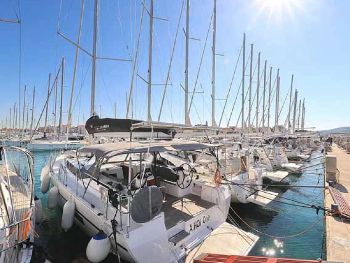 Sailboat to hire Biograd na Moru at the best price