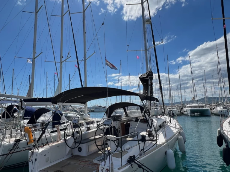 Hire Sailboat Salona with a boat licence