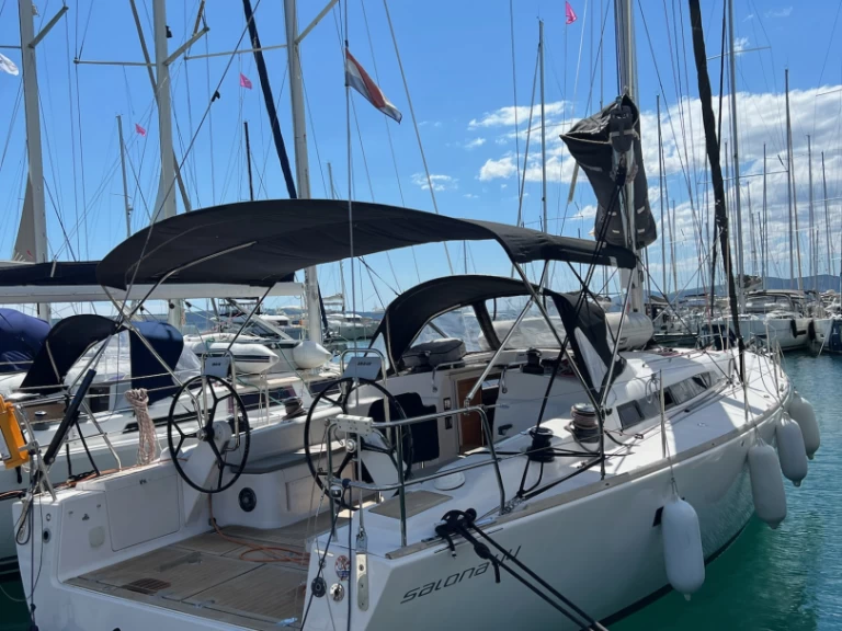 Sailboat to hire Kaštela at the best price