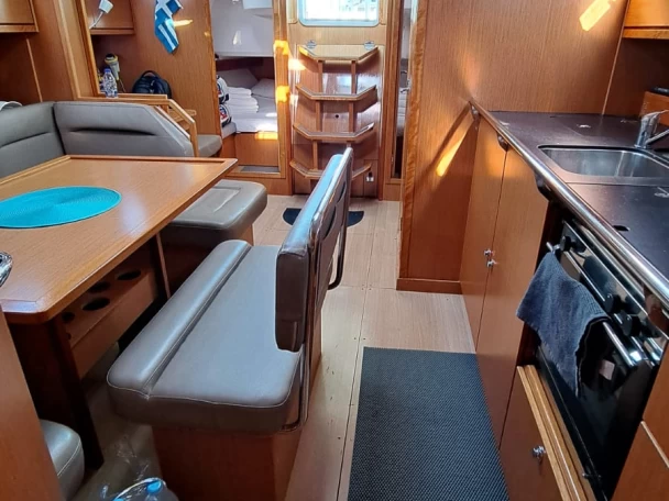 Charter a Bavaria Cruiser 40 in Volos on Samboat