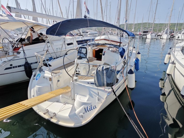 Hire Sailboat Bavaria with a boat licence