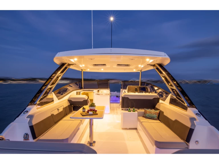 Motorboat hire in Cannigione - Aquila Aquila 32 Sport