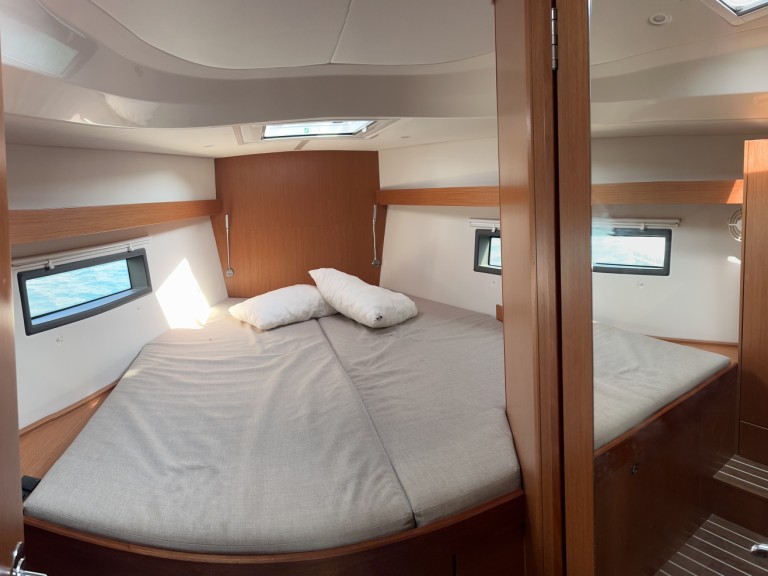 Bavaria Bavaria C42 charter bareboat or skippered in  Alimos