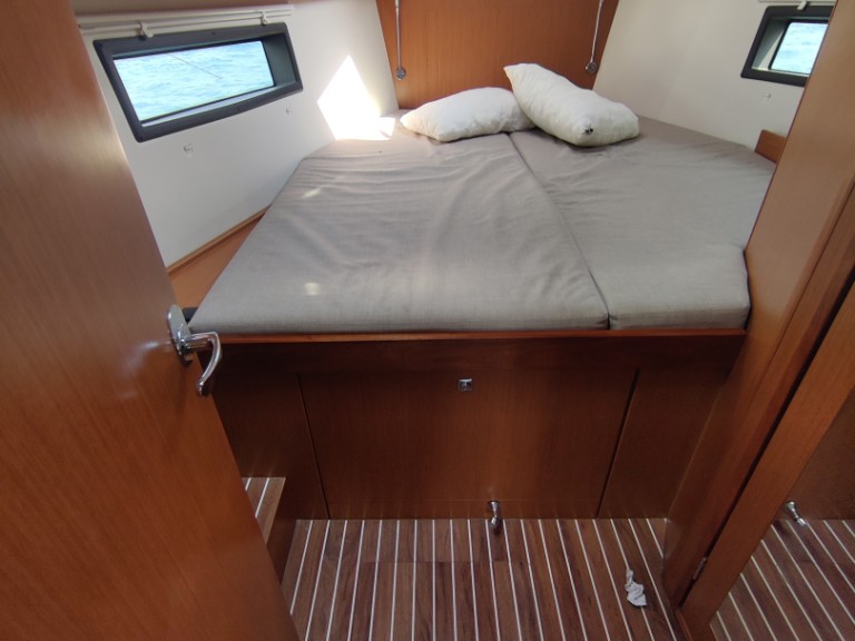 Hire a Bavaria Bavaria C42 Alimos
