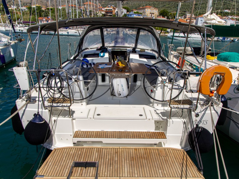 Yacht charter Pálairos - Bénéteau Oceanis 40.1 on SamBoat