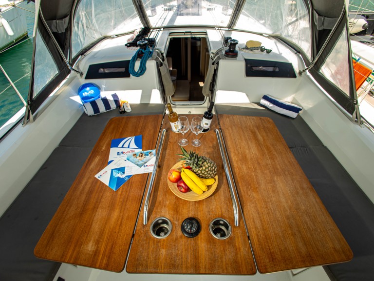 Charter a Bénéteau Oceanis 40.1 in Pálairos on Samboat