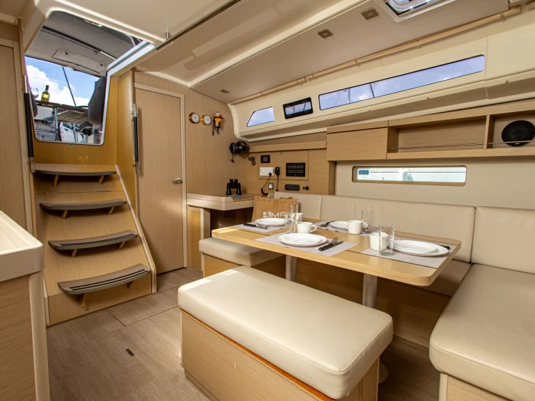 Sailboat to hire Pálairos at the best price