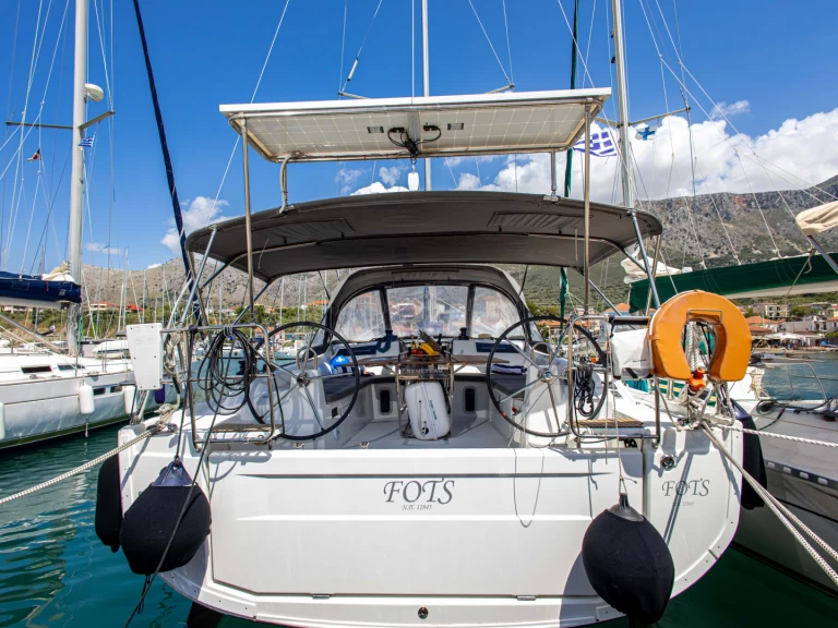 Yacht charter Lefkáda - Bénéteau Oceanis 40.1 on SamBoat