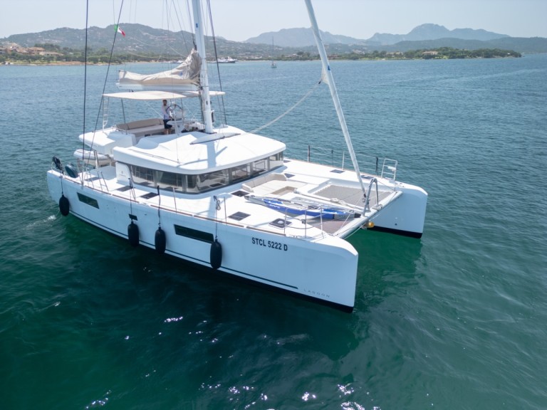 Hire Catamaran Lagoon with a boat licence