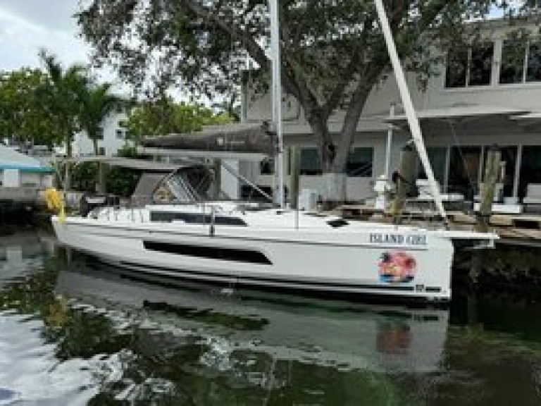 Yacht hire Marsh Harbour cheap Dufour 37