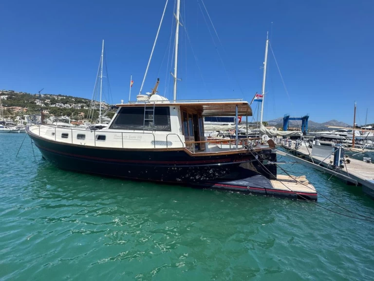 Menorquin-Yachts Menorquin 160 charter bareboat or skippered in  Port d'Andratx