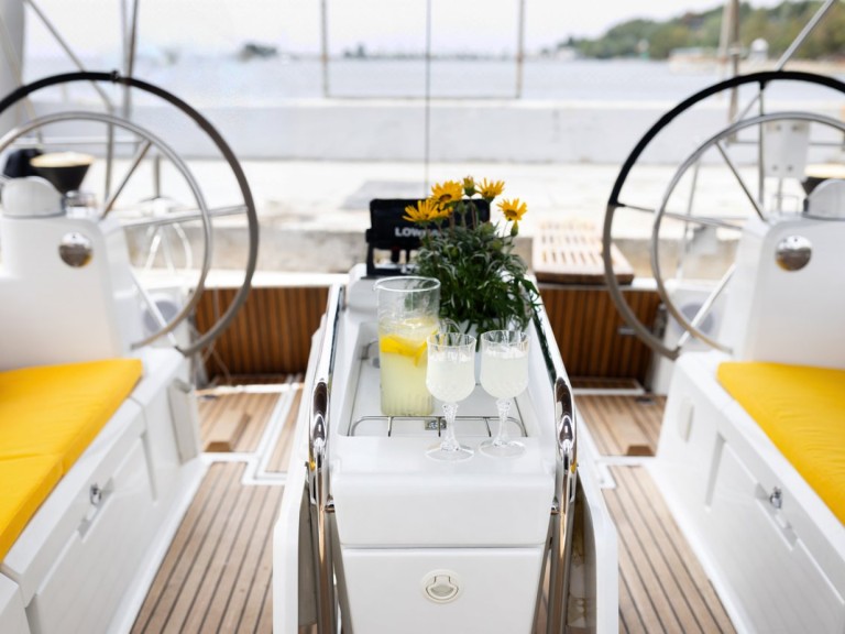 Hire Sailboat Jeanneau with a boat licence