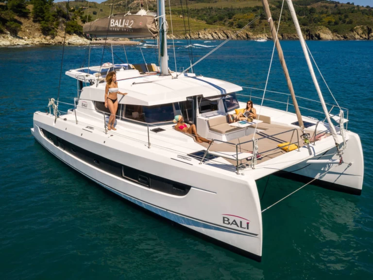 Catamaran to hire Villefranche-sur-Mer at the best price